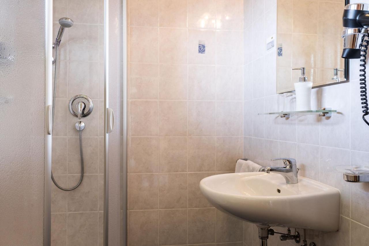 Garni Schorneck Bed & Breakfast Brunico Exterior foto