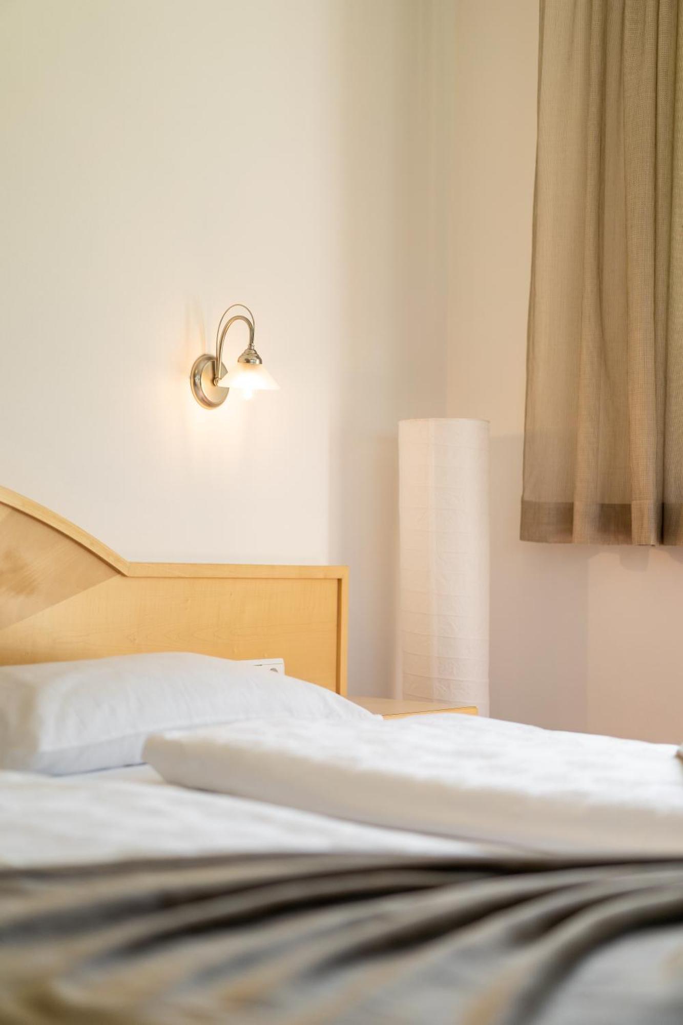 Garni Schorneck Bed & Breakfast Brunico Exterior foto